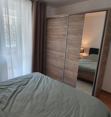 Apartament Chaplins 3 Camere Karácsonkő Kültér fotó