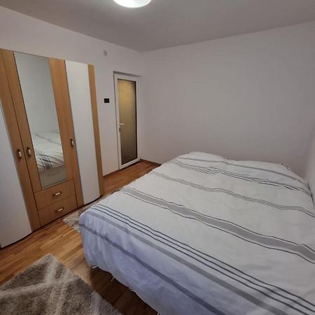 Apartament Chaplins 3 Camere Karácsonkő Kültér fotó