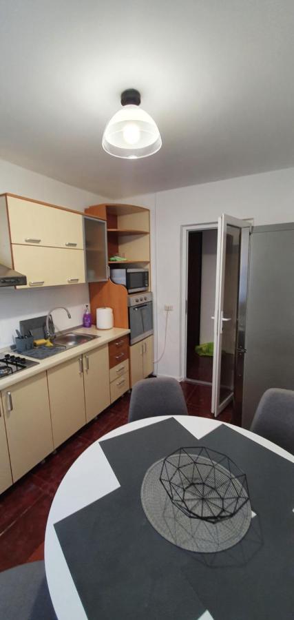 Apartament Chaplins 3 Camere Karácsonkő Kültér fotó