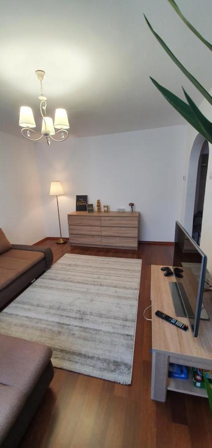 Apartament Chaplins 3 Camere Karácsonkő Kültér fotó