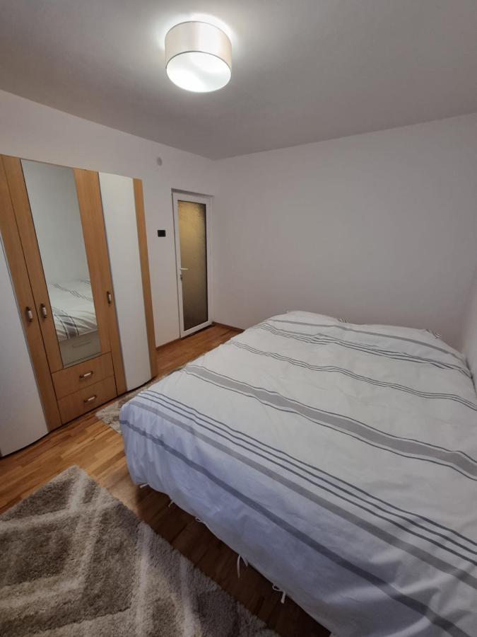 Apartament Chaplins 3 Camere Karácsonkő Kültér fotó